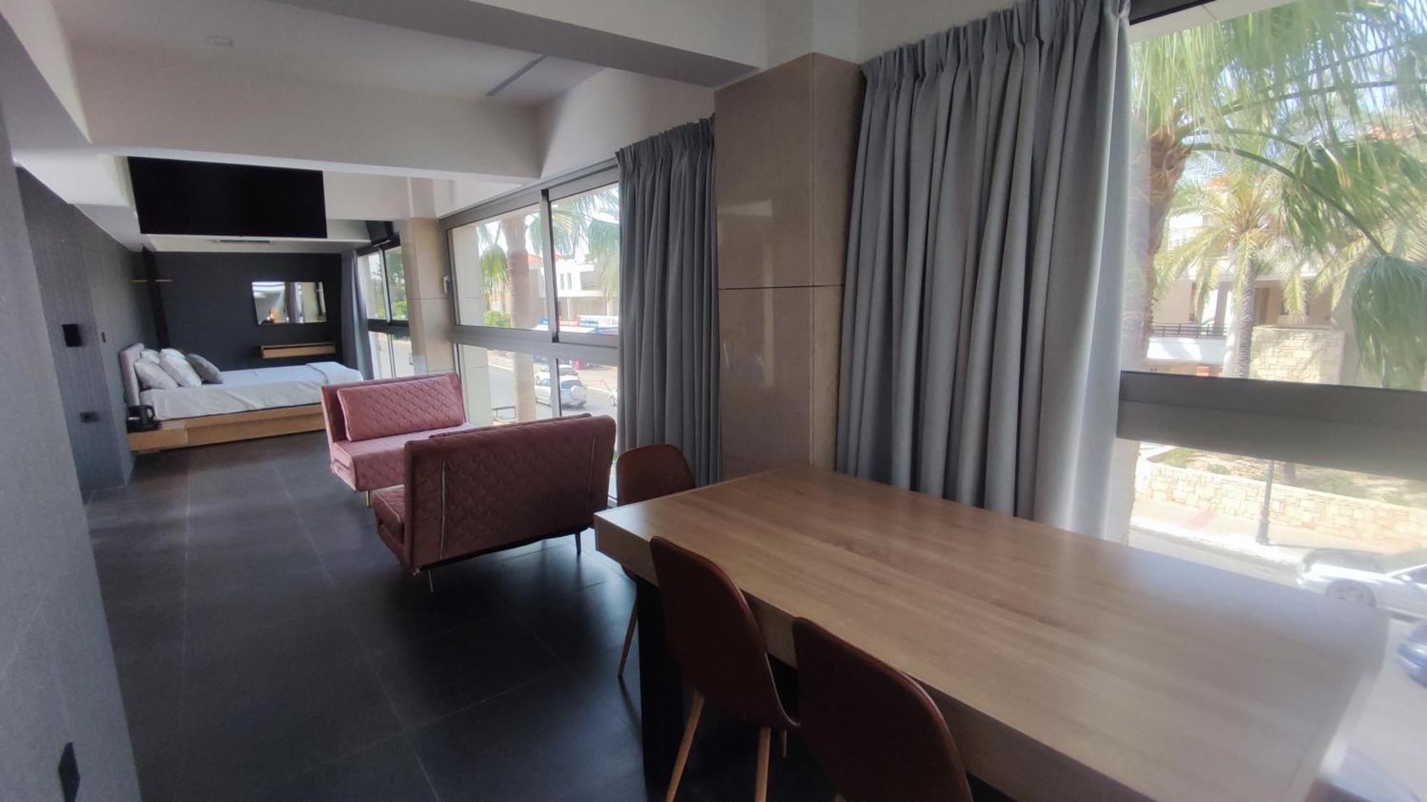 Summertime Signature Suites Agia Marina 外观 照片